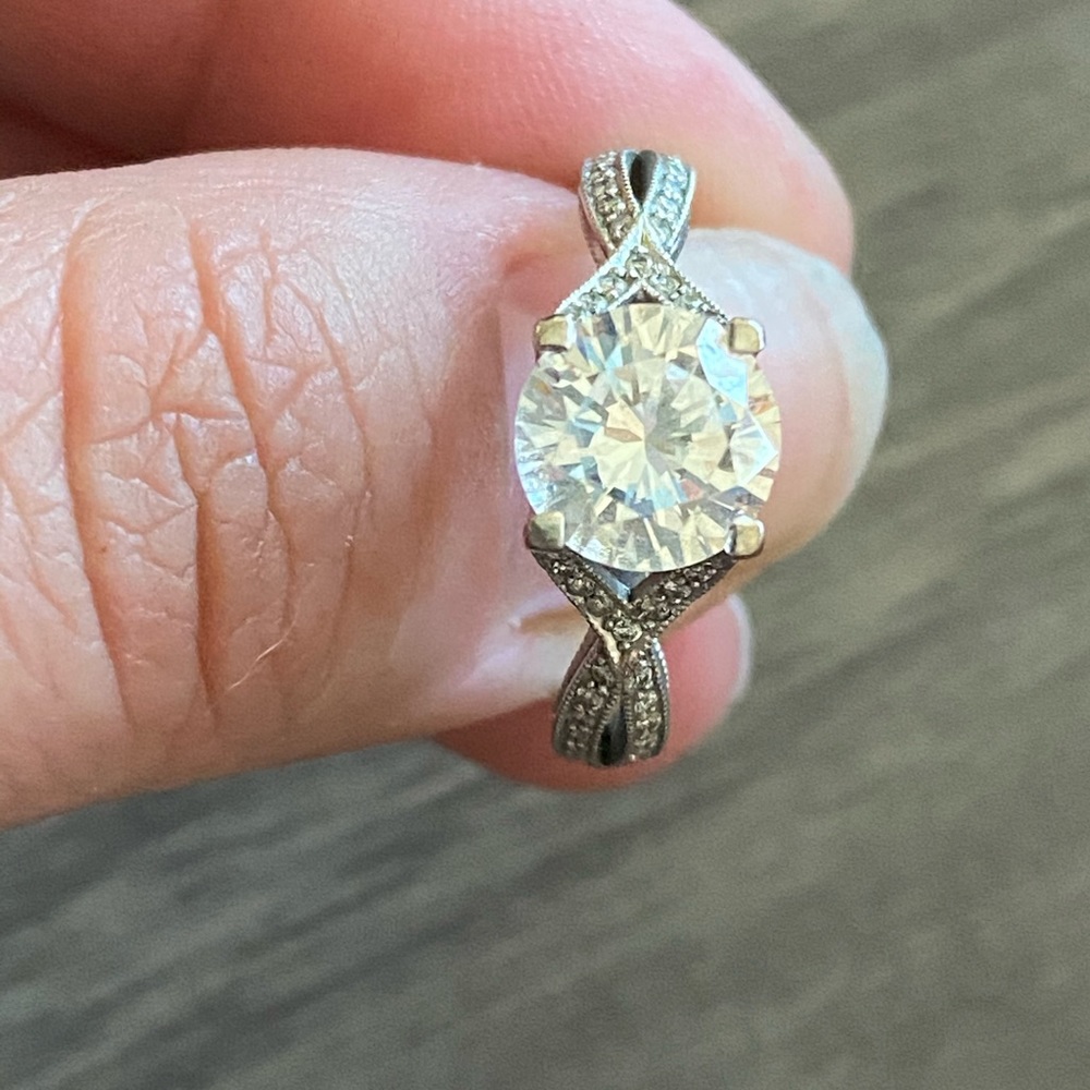 Discontinued Tacori Ribbon Engagement Ring 6.5 - Picture 4 of 7